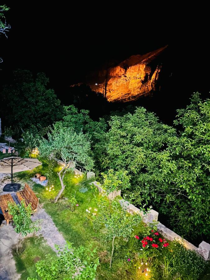 Hotel Vardzia Terrace Exterior photo