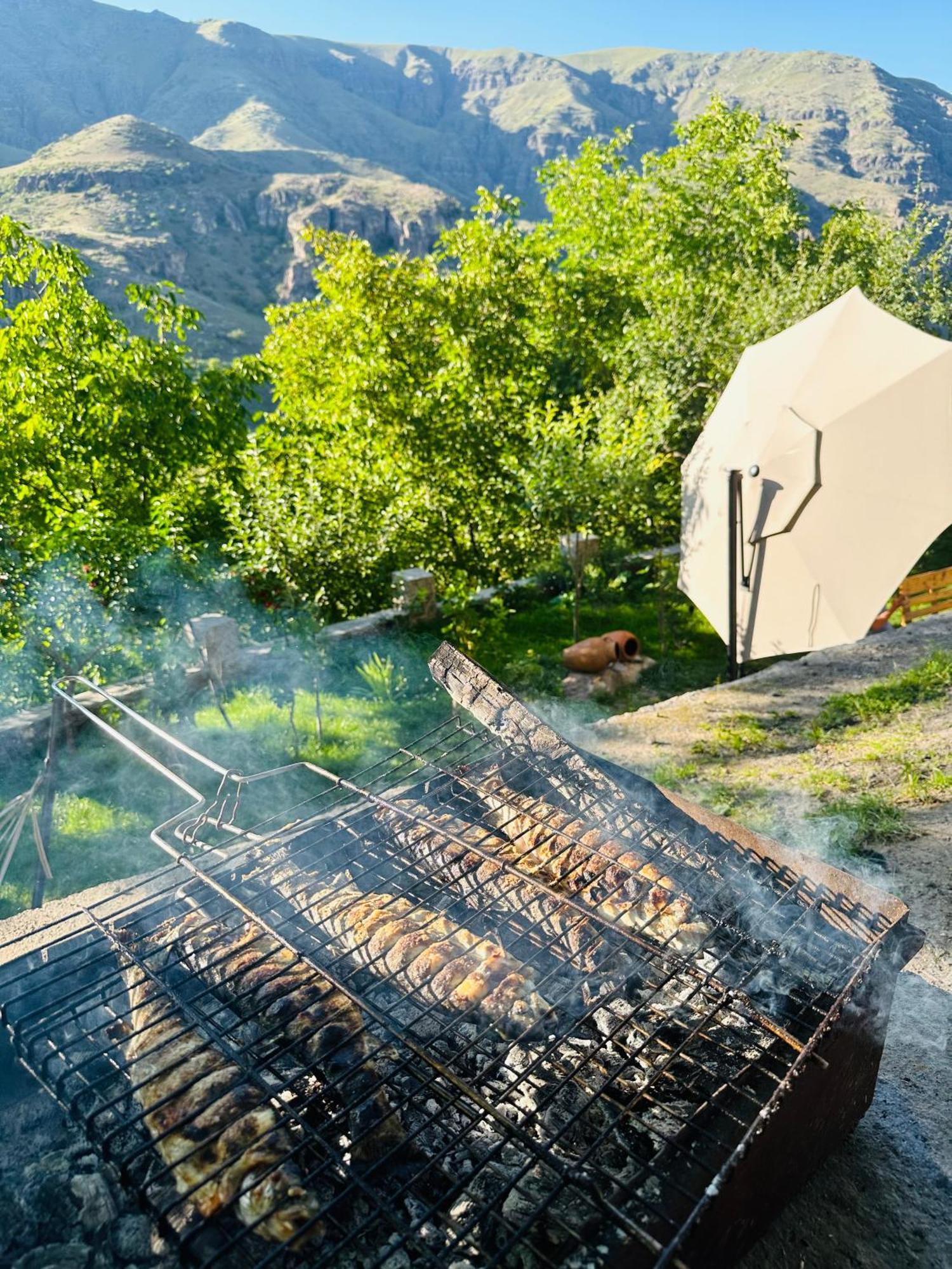 Hotel Vardzia Terrace Exterior photo